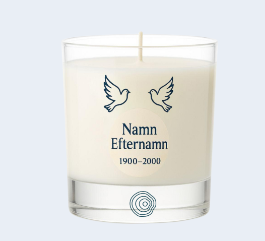 Vit ljus i glas med två duvor och texten "Namn Efternamn 1900–2000" tryckt på framsidan.
